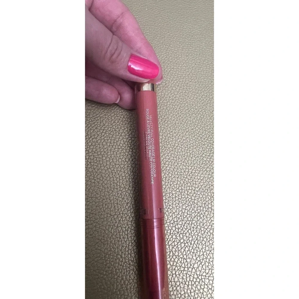 Loreal Colour Riche Le Matte Lip Color - #102 -‎ She's So Matte